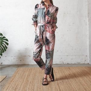Little lies  Anthropologie Annie palm jumpsuit medium
